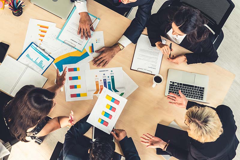 التقييم للمنشأة اقتصاديا يعتمد بالأساس على اربع محاور رئيسية و هي صافى الدخل ، الإيرادات ، النمو ، التدفق النقدى